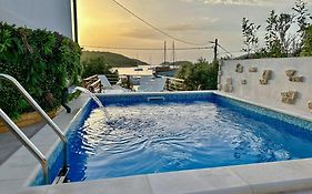 Beach Villa Ema